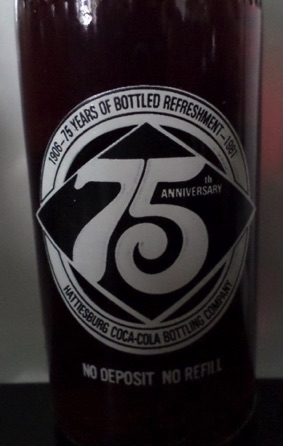1981- € 15,00 coca cola 10 oz flesje 75th anniversary hattesburg (1).jpeg